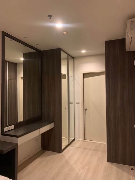 room interior of Quinn Ratchada 17