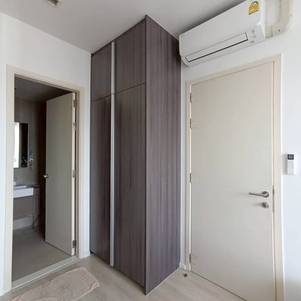 room interior of Quinn Ratchada 17