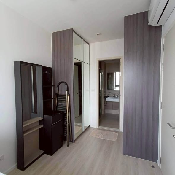 room interior of Quinn Ratchada 17