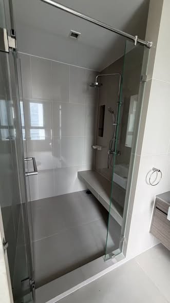 room interior of Quinn Ratchada 17