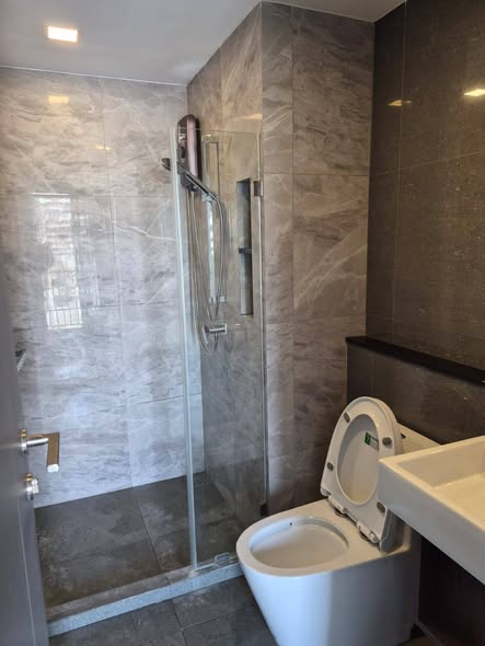 room interior and bathroom of Quintara Phume Sukhumvit 39