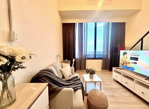 living room and bedroom of Ramada by Wyndham Bangkok Sukhumvit 87