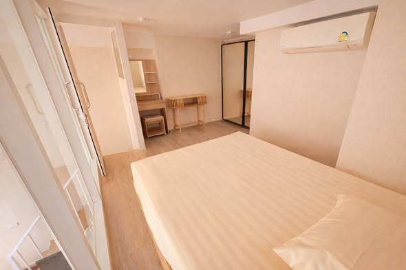 bedroom of Ramada Plaza by Wyndham Bangkok Sukhumvit 48