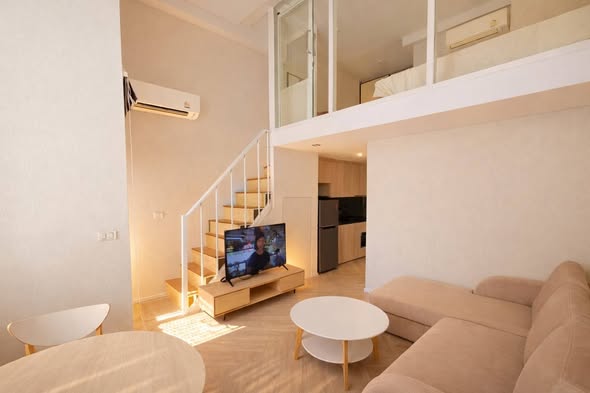 living room of Ramada Plaza by Wyndham Bangkok Sukhumvit 48
