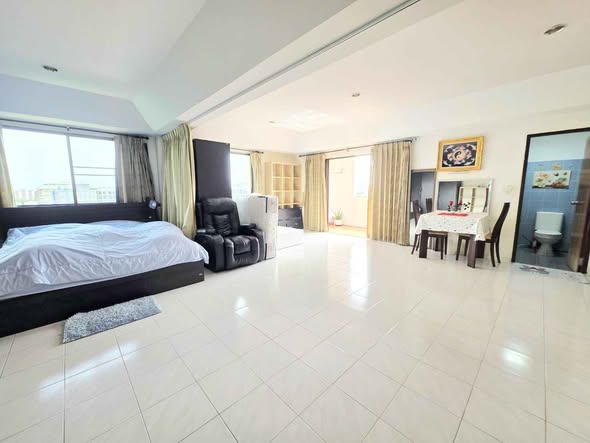 bedroom of Raymond Tower