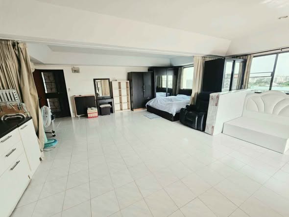 bedroom of Raymond Tower