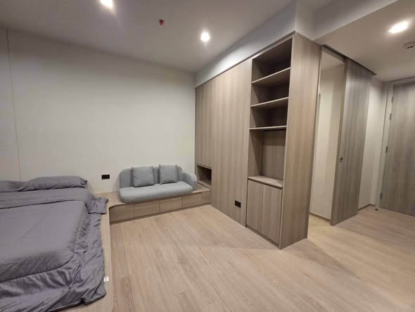 bedroom and room interior of Reference Sathorn-Wongwianyai (เรฟเฟอเรนซ์ สาทร-วงเวียนใหญ่)