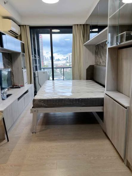 bedroom of Regal Sathon-Naradhiwas