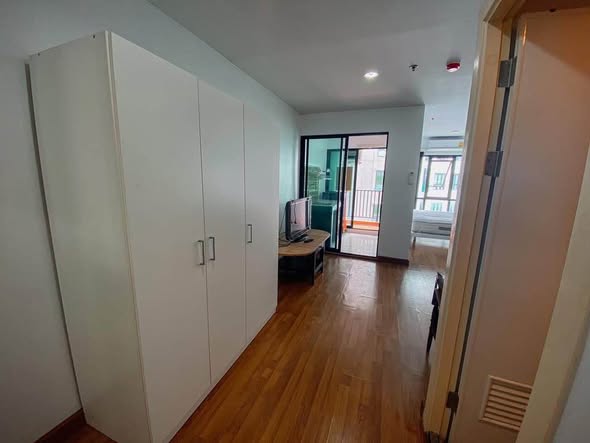 room interior of Regent Home 18