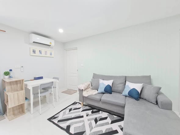 living room and bedroom of Regent Home 2