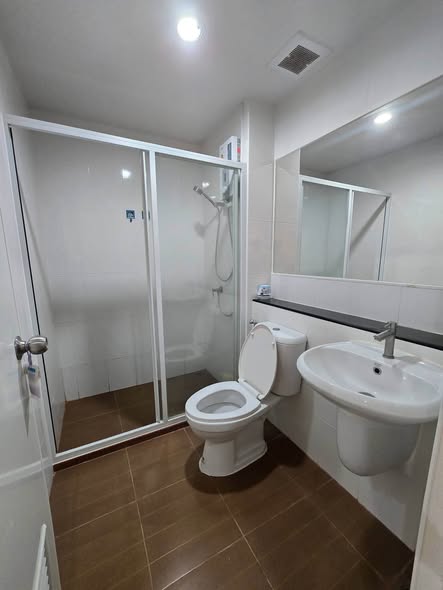 bathroom of Regent Home 97/1