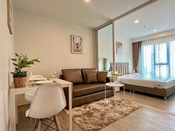 bedroom and living room of Regent Home Bangna (รีเจ้นท์โฮม บางนา)