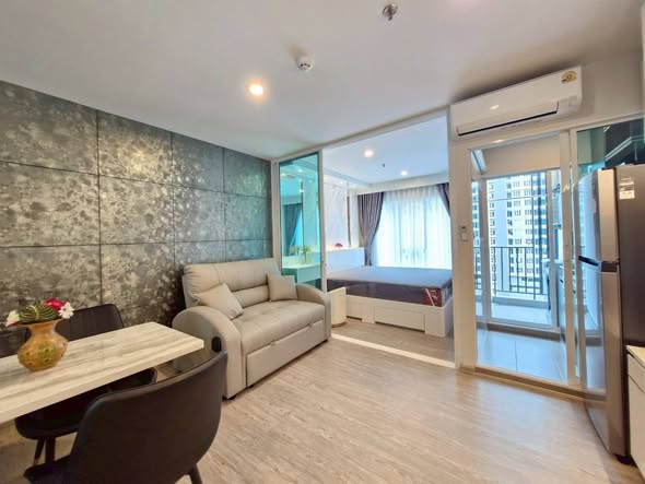 bedroom and living room of Regent Home Bangna (รีเจ้นท์โฮม บางนา)
