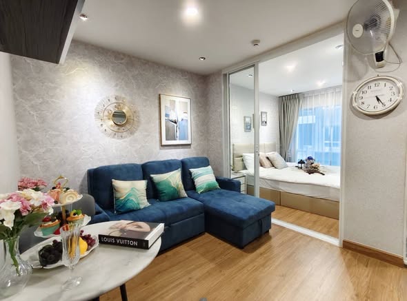 bedroom and living room of Regent Home Sukhumvit 81
