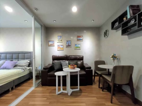 bedroom and living room of Regent Home Sukhumvit 81
