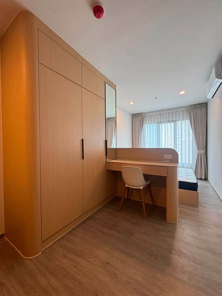bedroom and room interior of Regent Home Wutthakat