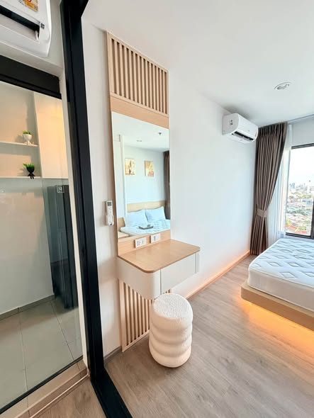 bedroom and room interior of Regent Home Wutthakat