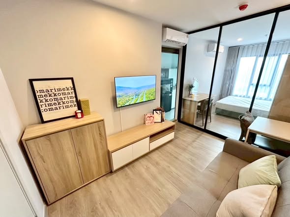 living room and room interior of Regent Home Wutthakat