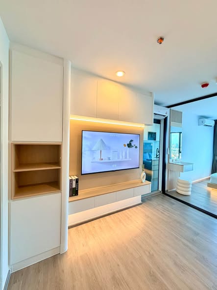 room interior of Regent Home Wutthakat