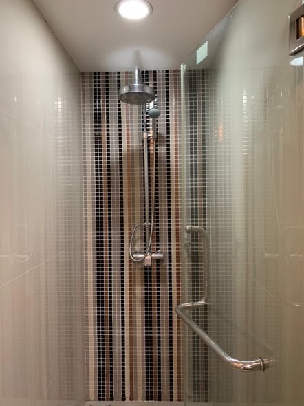 room interior and bathroom of Rende Sukhumvit 23