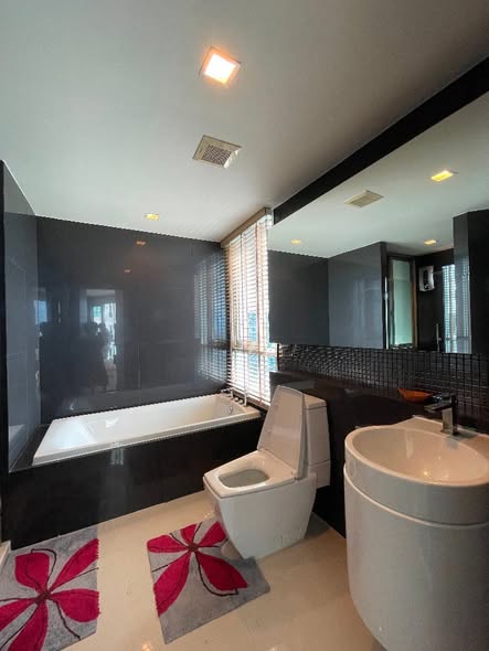 bathroom of RHYTHM Sathorn