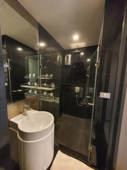 bathroom of Rhythm Sukhumvit 36-38