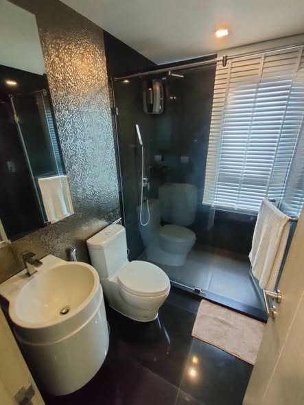 bathroom of Rhythm Sukhumvit 36-38