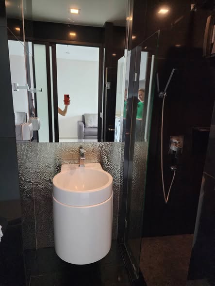 bathroom of Rhythm Sukhumvit 36-38