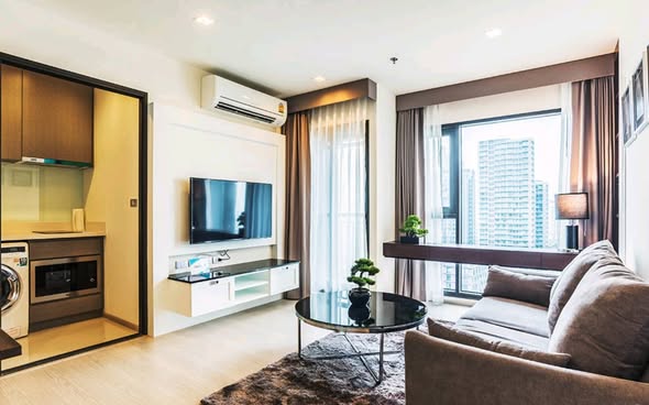 bedroom and living room of Rhythm Sukhumvit 36-38