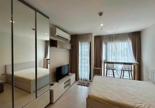 bedroom and room interior of Rhythm Sukhumvit 36-38