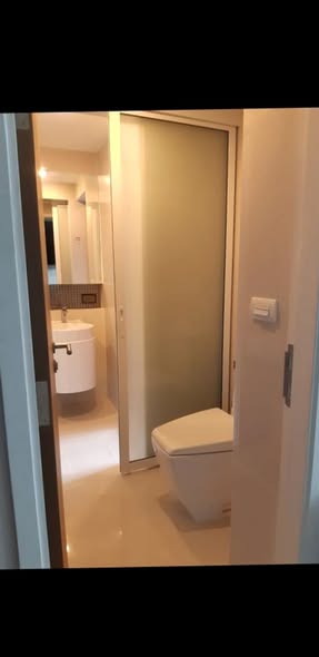 bathroom of Rhythm Sukhumvit 50