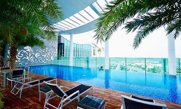 pool of Rhythm Sukhumvit 50