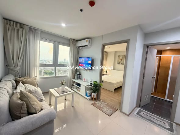 living room and bedroom of Rich Park Chao Phraya