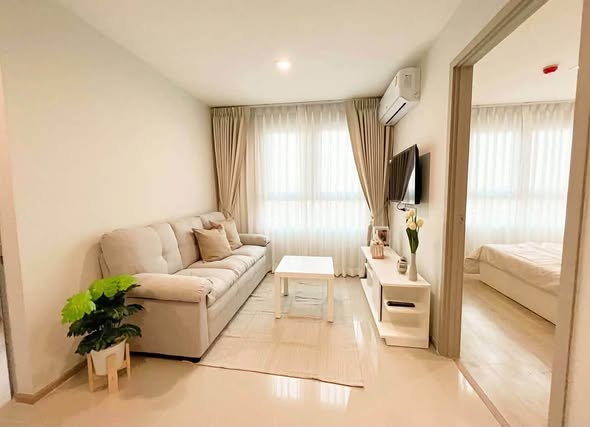 living room and bedroom of Rich Park Chao Phraya