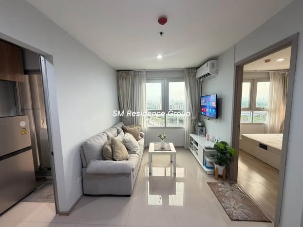 living room and bedroom of Rich Park Chao Phraya