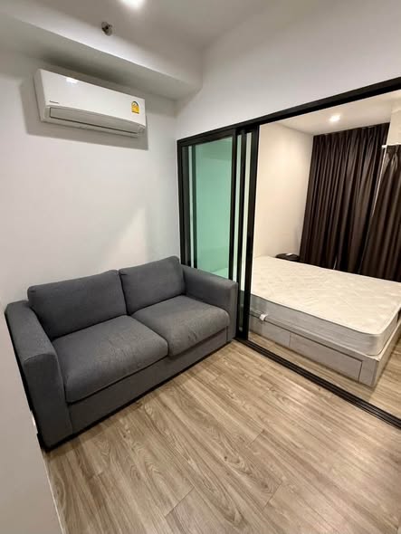 bedroom and room interior of Rich Park Terminal Phaholyothin 59