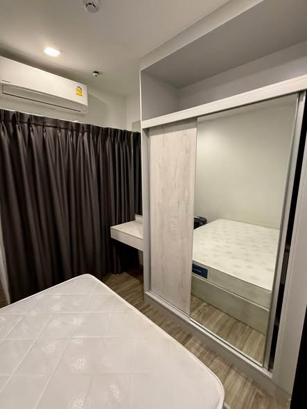 bedroom and room interior of Rich Park Terminal Phaholyothin 59
