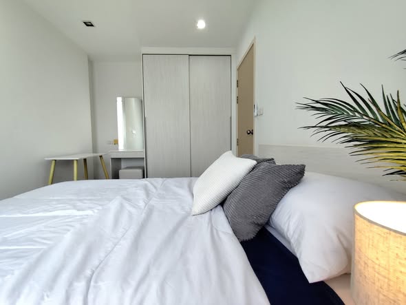 bedroom of Rich Park Triple Station