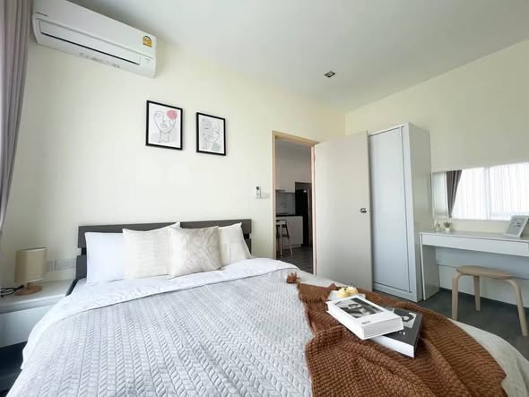 bedroom of Rich Park Triple Station