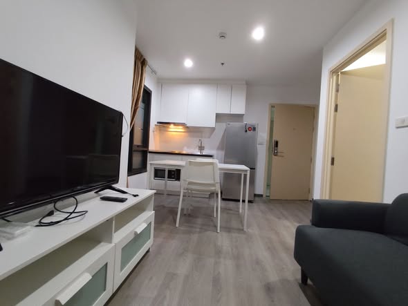 bedroom of Rich Park Triple Station