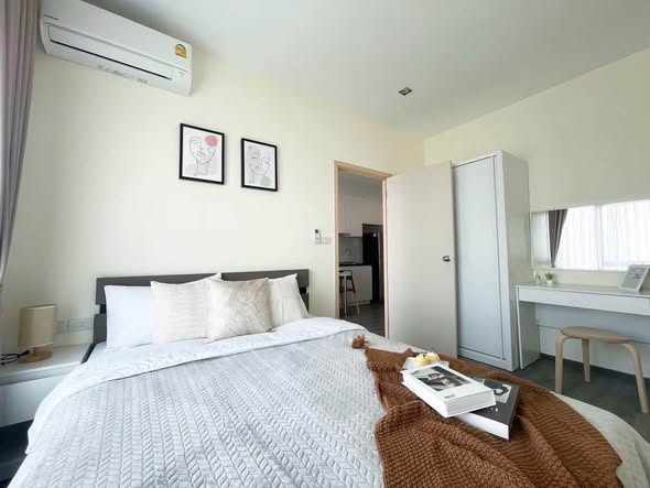 bedroom of Rich Park Triple Station