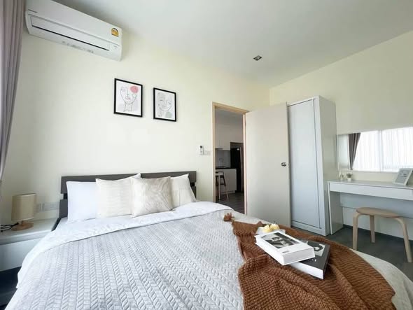 bedroom of Rich Park Triple Station