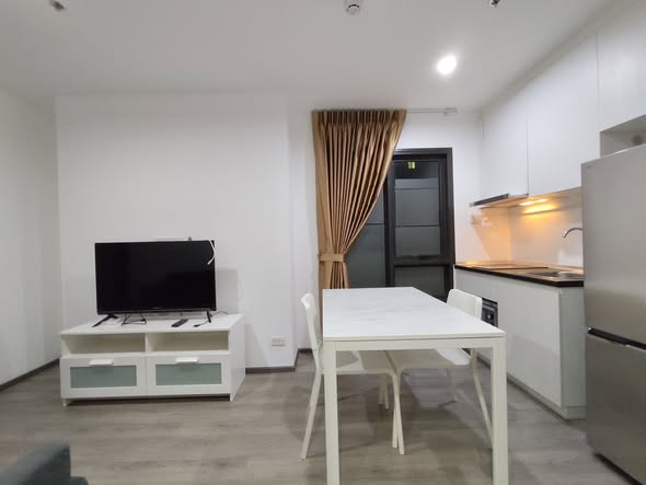 bedroom of Rich Park Triple Station