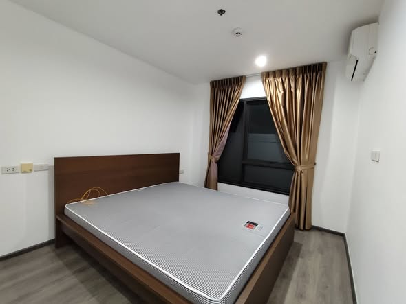 bedroom of Rich Park Triple Station