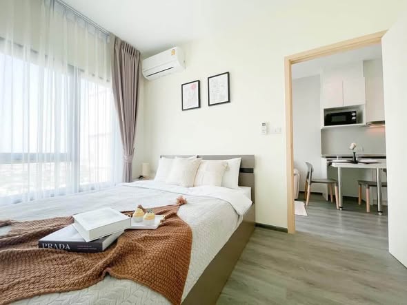 bedroom of Rich Park Triple Station