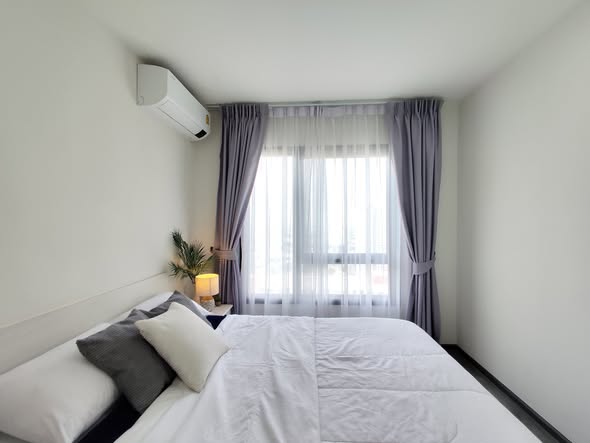 bedroom of Rich Park Triple Station