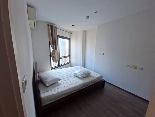 bedroom of Rich Park Triple Station