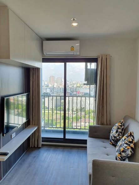 bedroom of Rich Park Triple Station