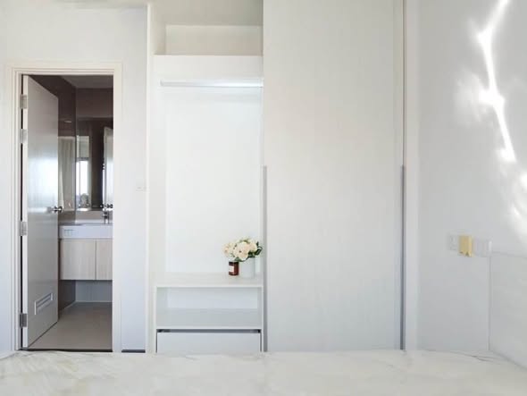 bedroom and room interior and bathroom of Rich Park Triple Station