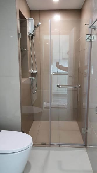 room interior and bathroom of Rich Park Triple Station
